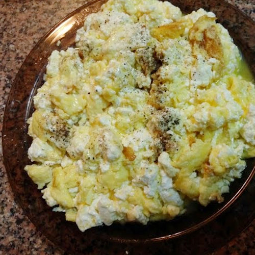 eggs with white cheese 