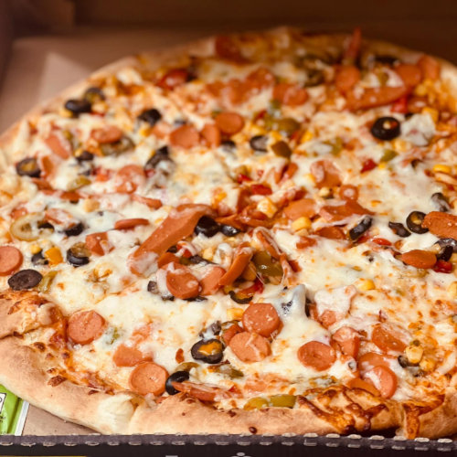 بيتزا خضار مع نقانق