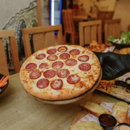 بيتزا ببروني