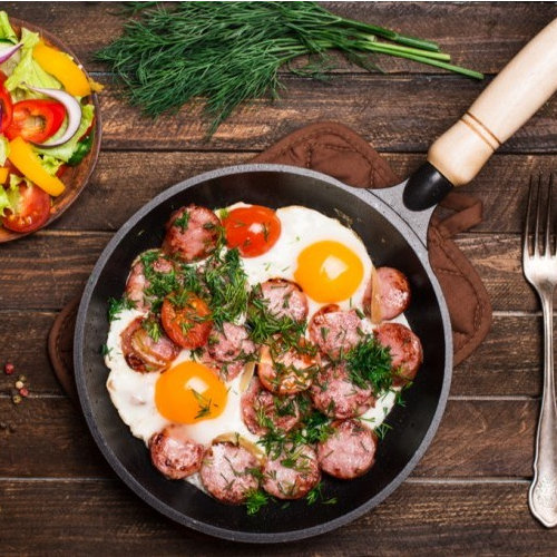 أقراص بيض مع نقانق